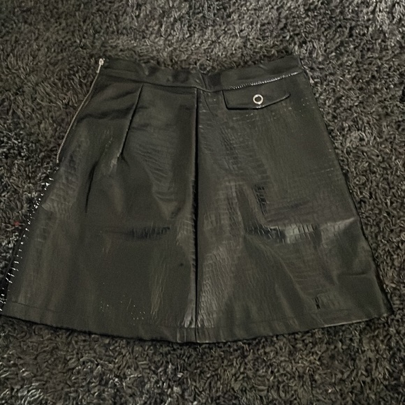 Black leather skirt - Picture 2 of 2